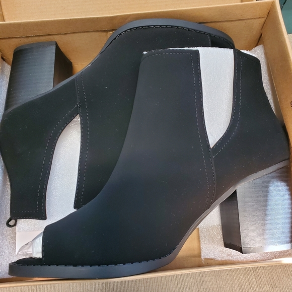 Open toe booties - Picture 2 of 4